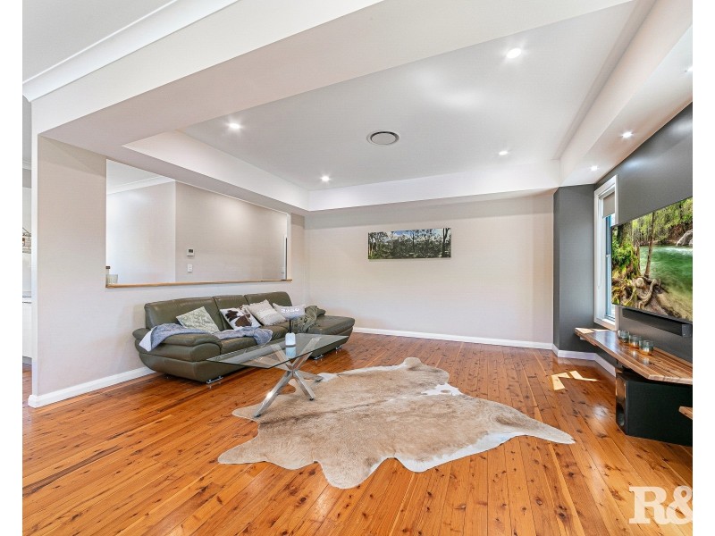5 Welwyn Grove, Point Clare NSW 2250