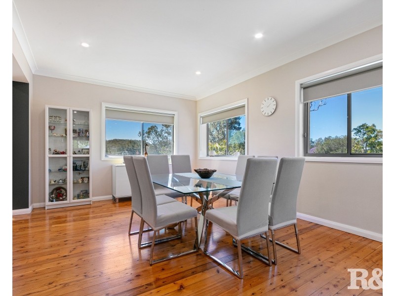 5 Welwyn Grove, Point Clare NSW 2250