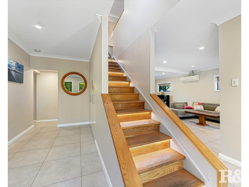 5 Welwyn Grove, Point Clare NSW 2250