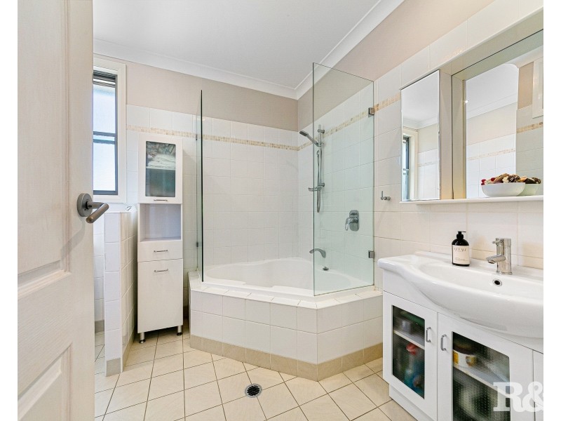 5 Welwyn Grove, Point Clare NSW 2250