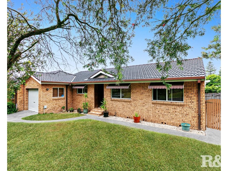 2/2 Welwyn Grove, Point Clare NSW 2250