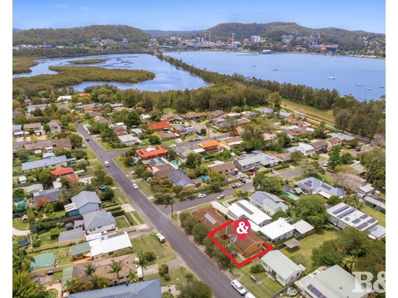 2/2 Welwyn Grove, Point Clare NSW 2250
