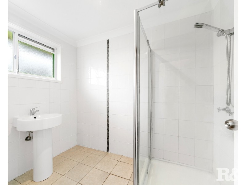 2/2 Welwyn Grove, Point Clare NSW 2250
