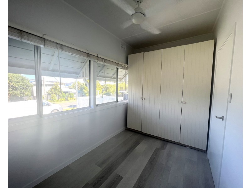 25 Nioka Avenue, Point Clare NSW 2250