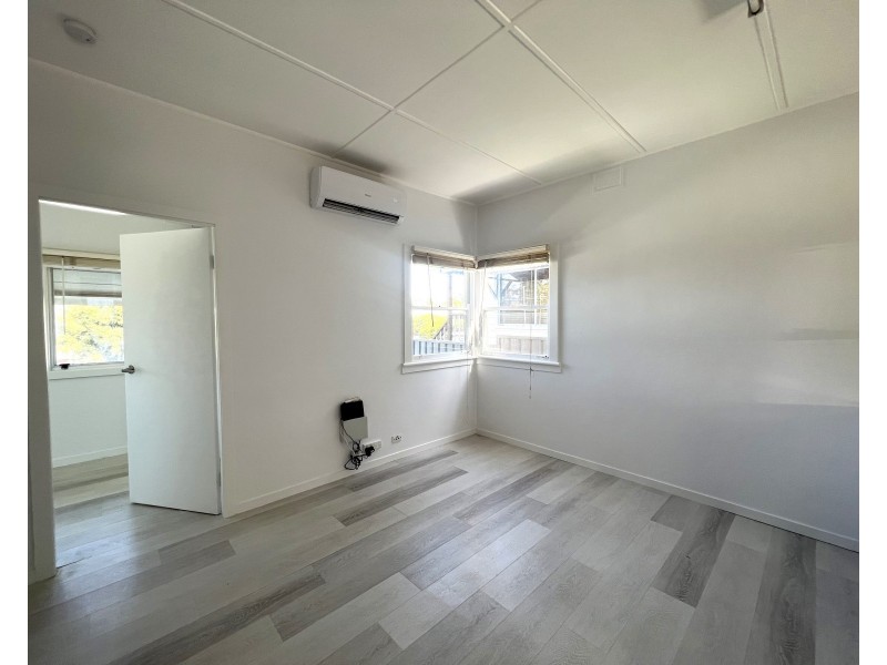 25 Nioka Avenue, Point Clare NSW 2250