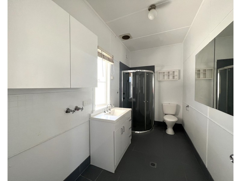 25 Nioka Avenue, Point Clare NSW 2250
