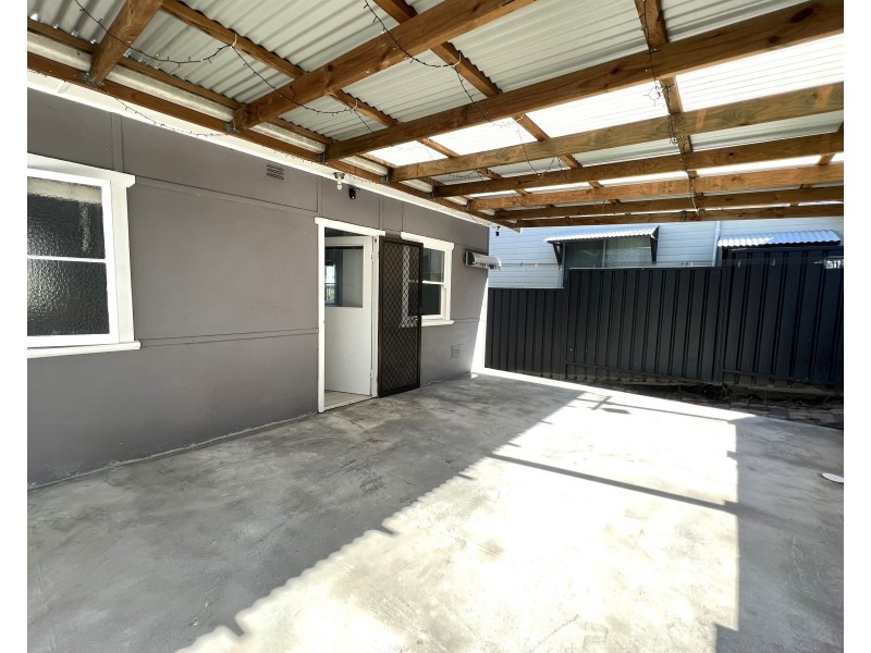 25 Nioka Avenue, Point Clare NSW 2250