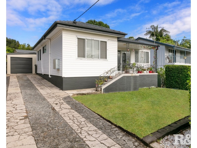 10 Collard Road, Point Clare NSW 2250