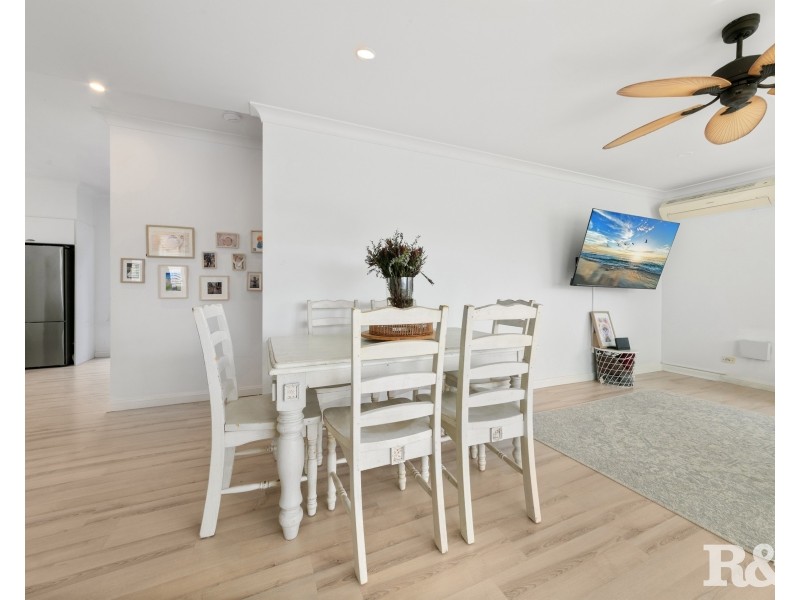 10 Collard Road, Point Clare NSW 2250