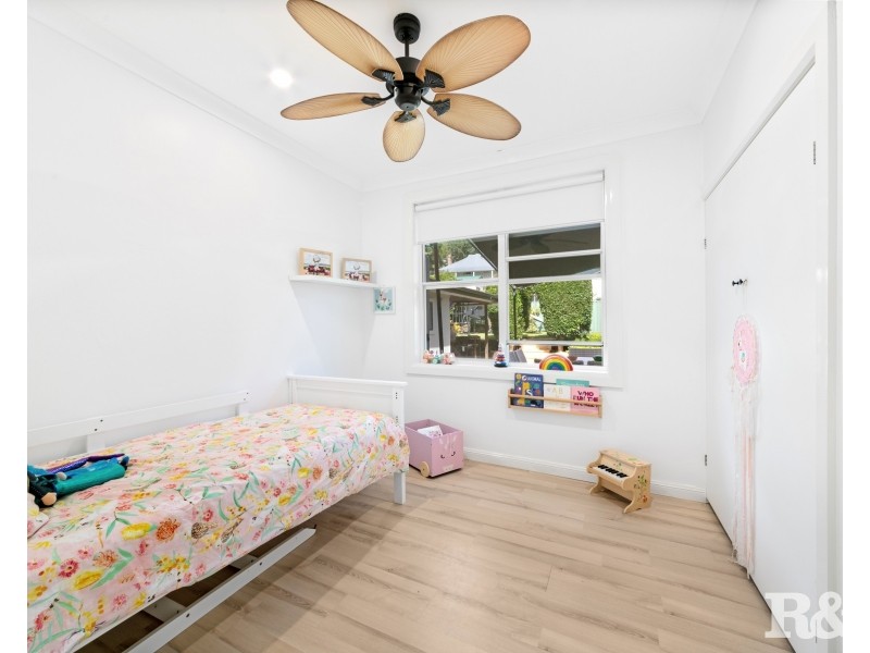10 Collard Road, Point Clare NSW 2250