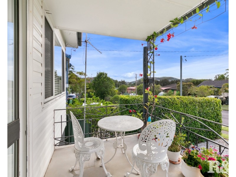 10 Collard Road, Point Clare NSW 2250