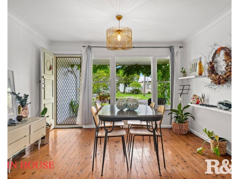 34 Carrington Avenue, Woy Woy NSW 2256