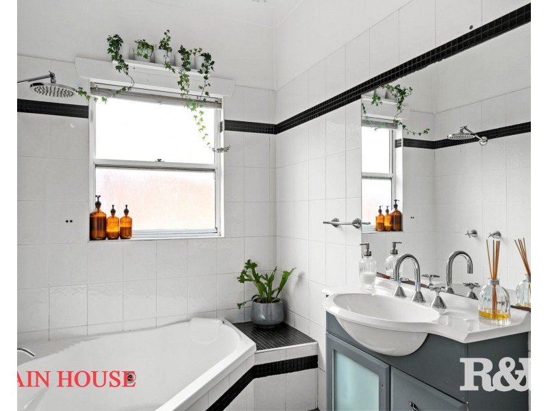 34 Carrington Avenue, Woy Woy NSW 2256