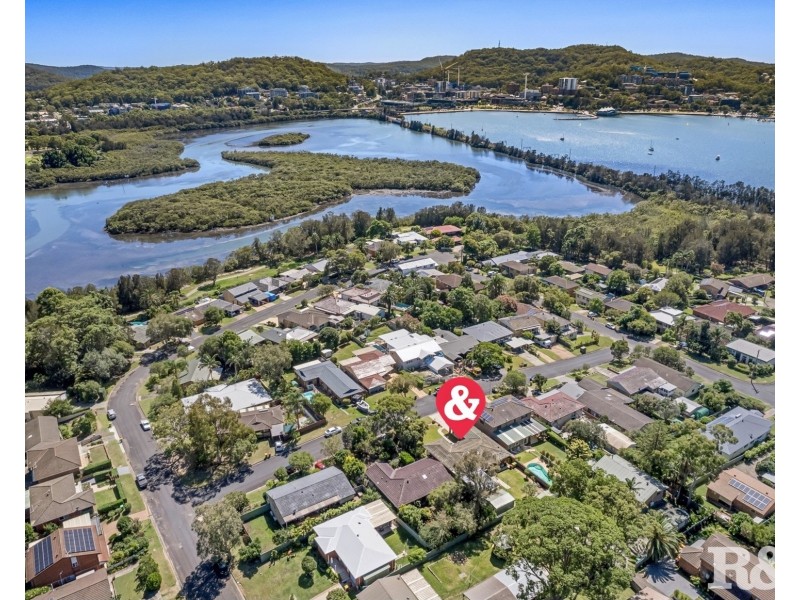 11 Brentwood Avenue, Point Clare NSW 2250