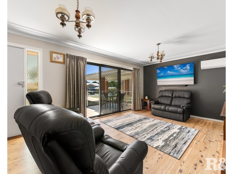 11 Brentwood Avenue, Point Clare NSW 2250