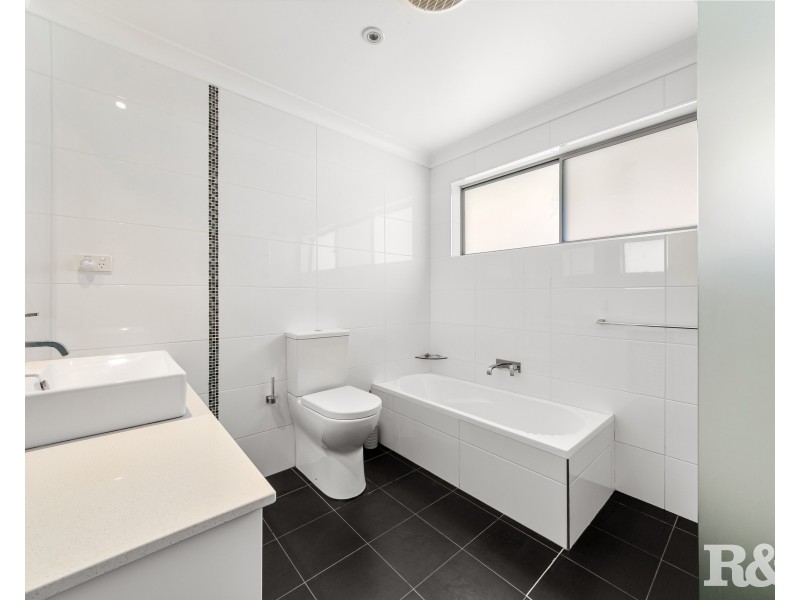 11 Brentwood Avenue, Point Clare NSW 2250