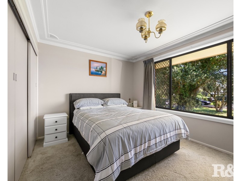11 Brentwood Avenue, Point Clare NSW 2250