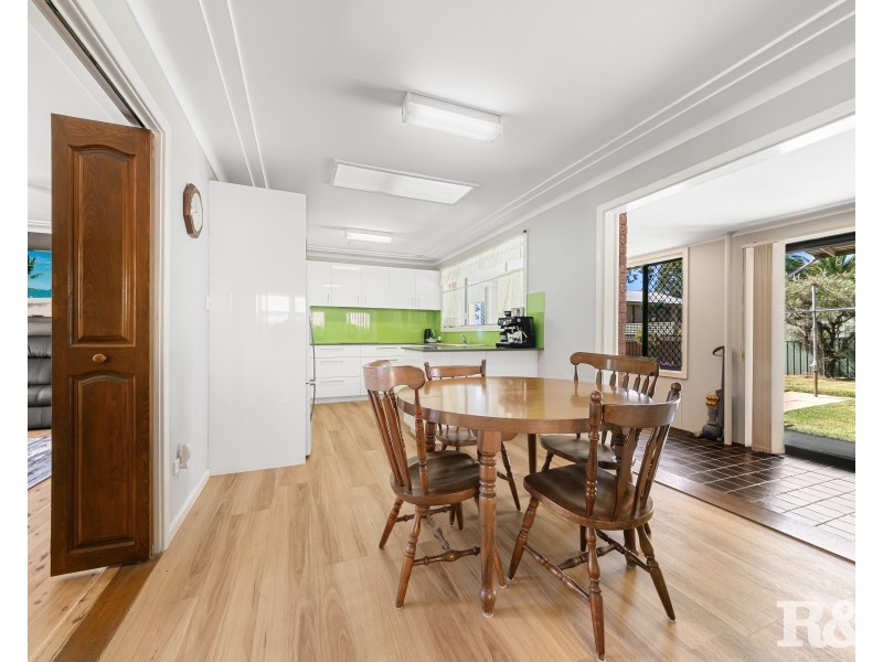 11 Brentwood Avenue, Point Clare NSW 2250