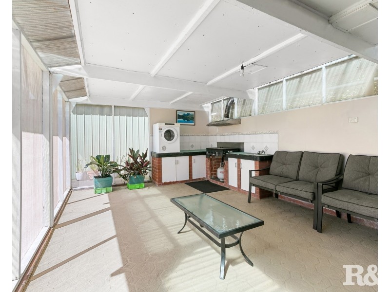 11 Brentwood Avenue, Point Clare NSW 2250