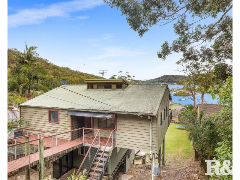 52 Yugari Crescent, Daleys Point NSW 2257