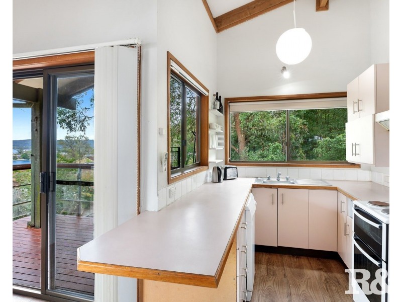 52 Yugari Crescent, Daleys Point NSW 2257