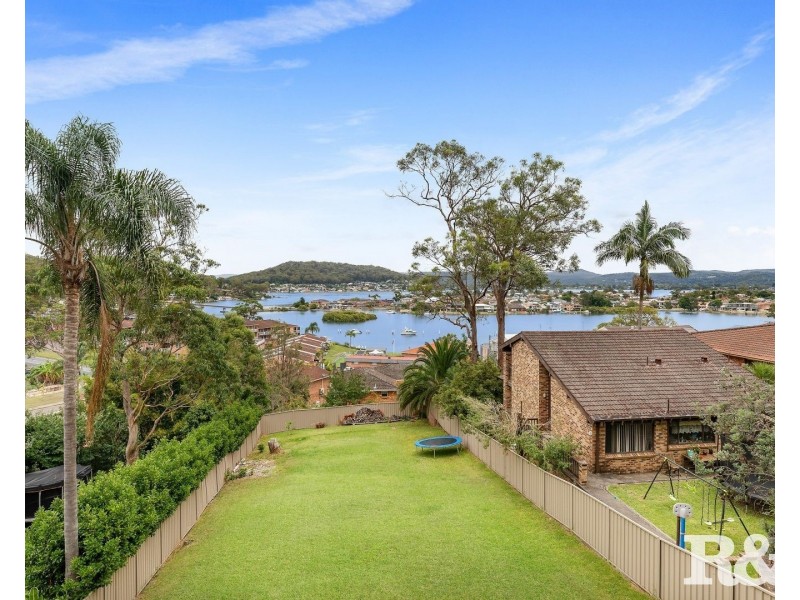 52 Yugari Crescent, Daleys Point NSW 2257
