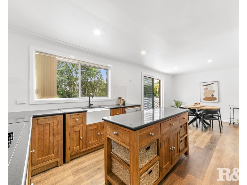 52 Wendy Drive, Point Clare NSW 2250