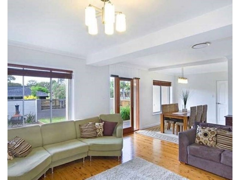1/2 Brentwood Avenue, Point Clare NSW 2250