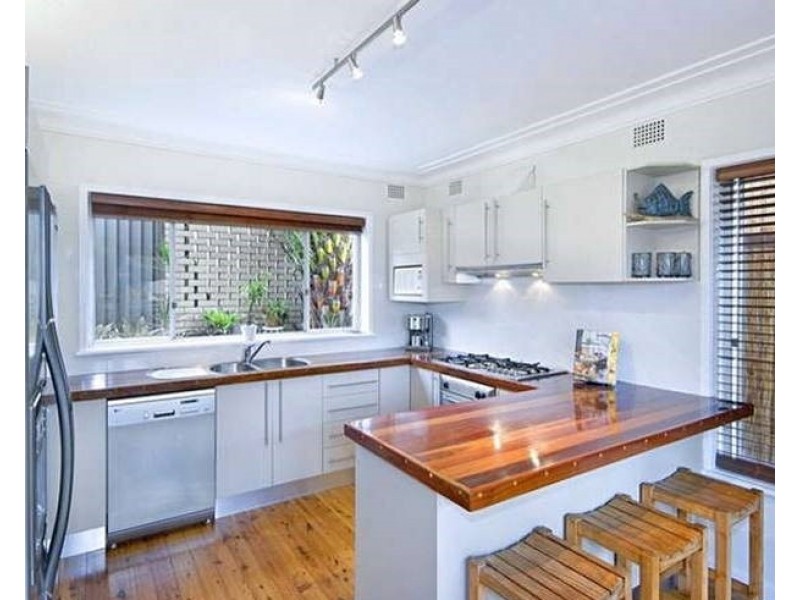 1/2 Brentwood Avenue, Point Clare NSW 2250