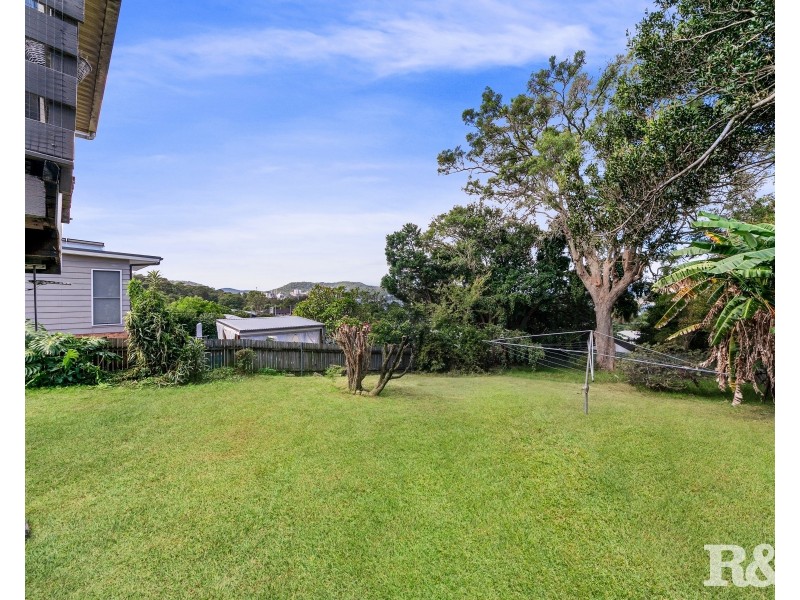 26 Nioka Avenue, Point Clare NSW 2250