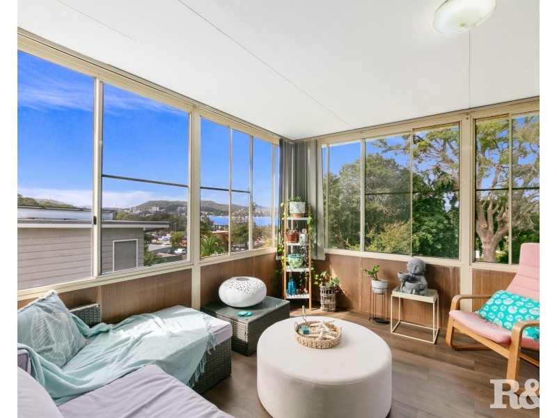 26 Nioka Avenue, Point Clare NSW 2250