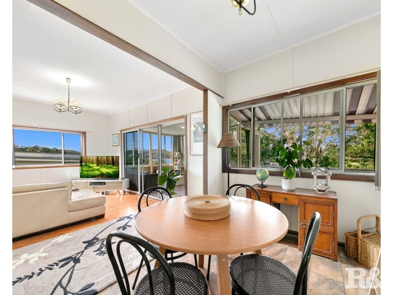 26 Nioka Avenue, Point Clare NSW 2250