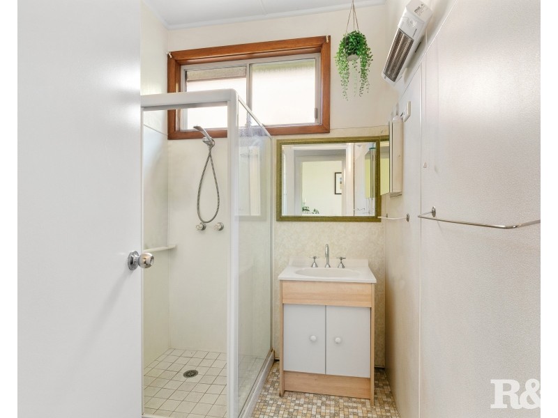 26 Nioka Avenue, Point Clare NSW 2250