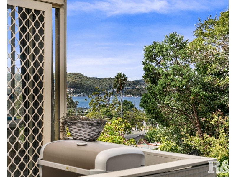 26 Nioka Avenue, Point Clare NSW 2250