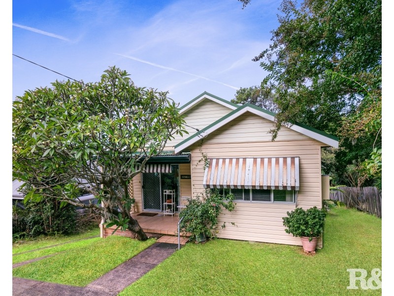 26 Nioka Avenue, Point Clare NSW 2250