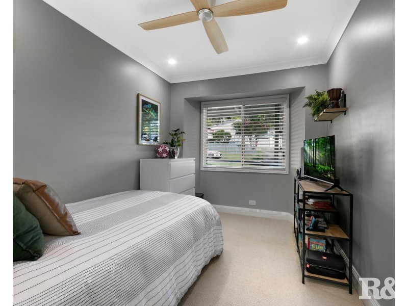 18 Grace Avenue, Point Clare NSW 2250