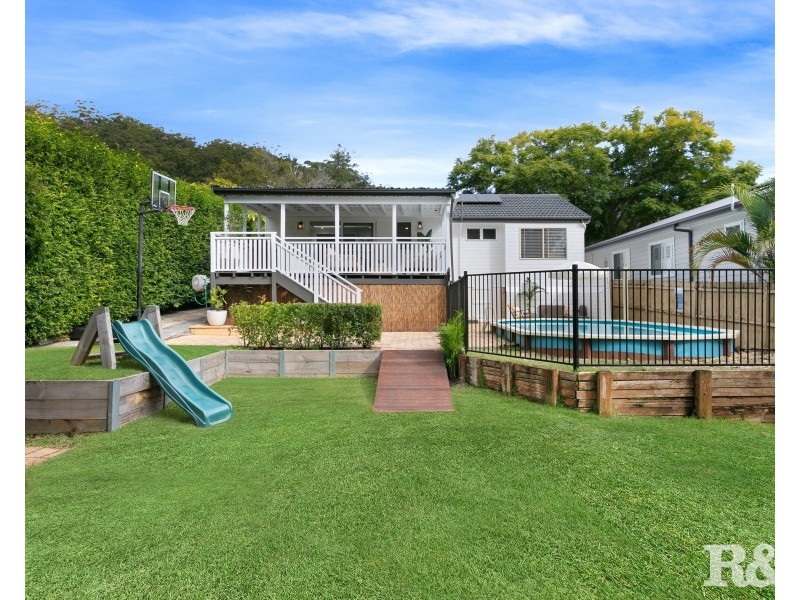 18 Grace Avenue, Point Clare NSW 2250
