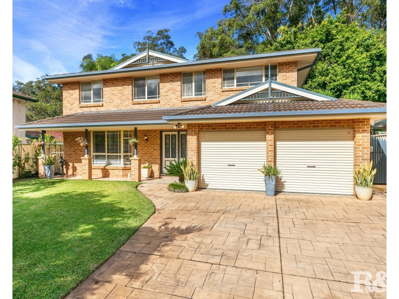 4 Mckellar Close, Point Clare NSW 2250