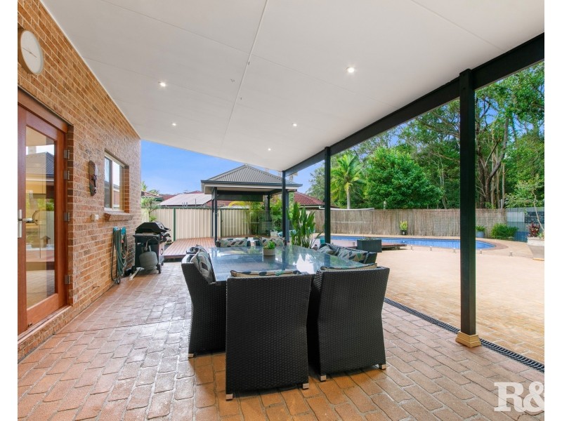 4 Mckellar Close, Point Clare NSW 2250
