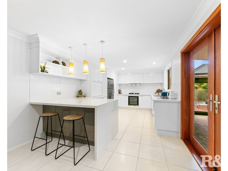 4 Mckellar Close, Point Clare NSW 2250