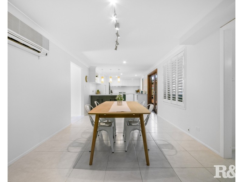 4 Mckellar Close, Point Clare NSW 2250