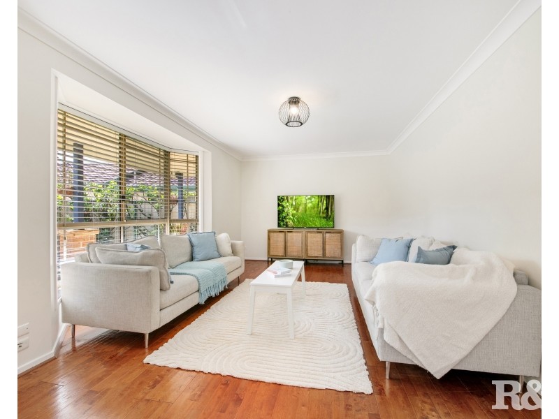 4 Mckellar Close, Point Clare NSW 2250