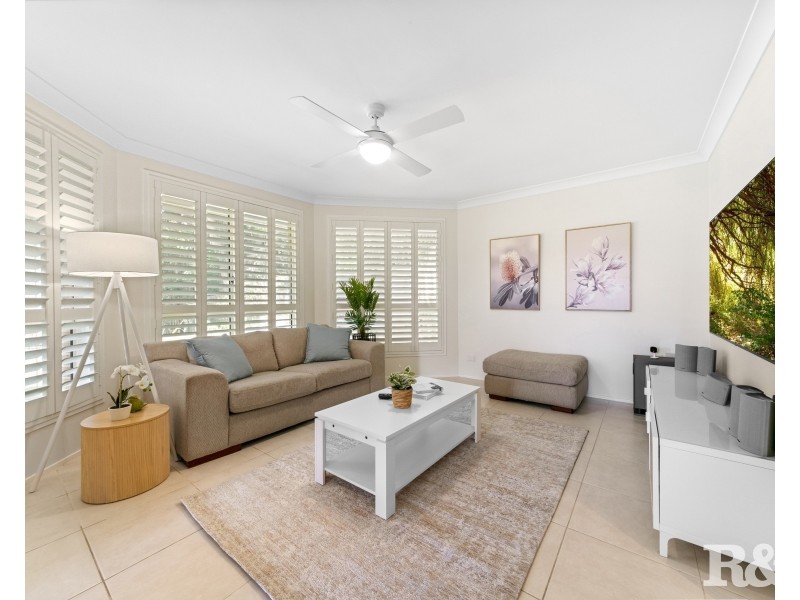 4 Mckellar Close, Point Clare NSW 2250