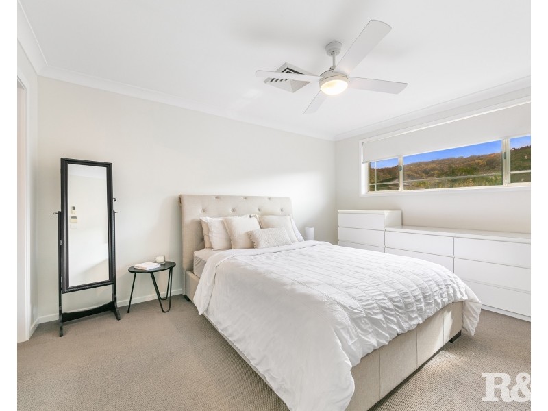 4 Mckellar Close, Point Clare NSW 2250