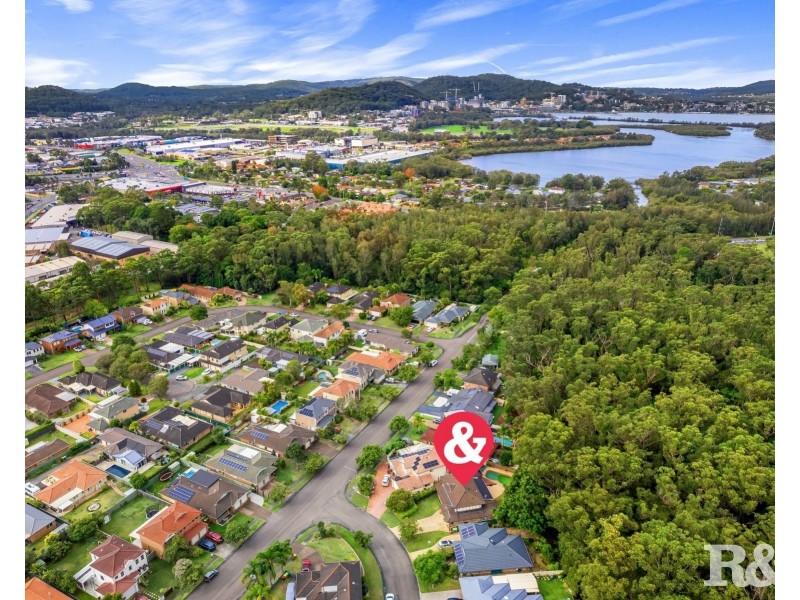 4 Mckellar Close, Point Clare NSW 2250