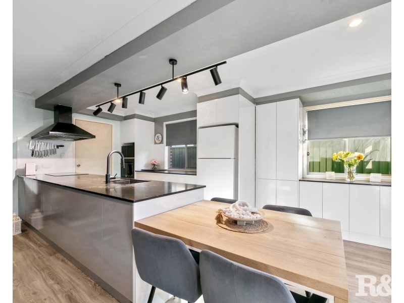 8/8 Akora Road, Wyoming NSW 2250