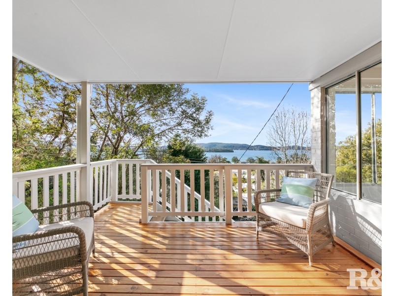 23 Hughes Street, Point Clare NSW 2250