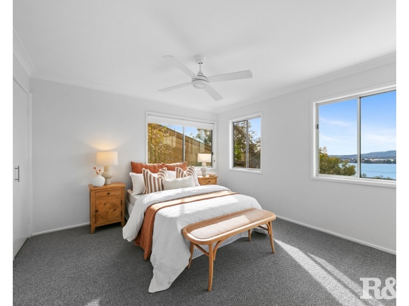 23 Hughes Street, Point Clare NSW 2250