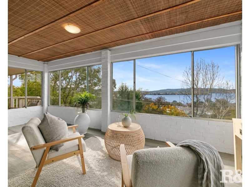 23 Hughes Street, Point Clare NSW 2250