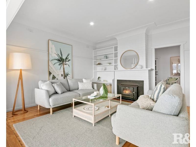 23 Hughes Street, Point Clare NSW 2250